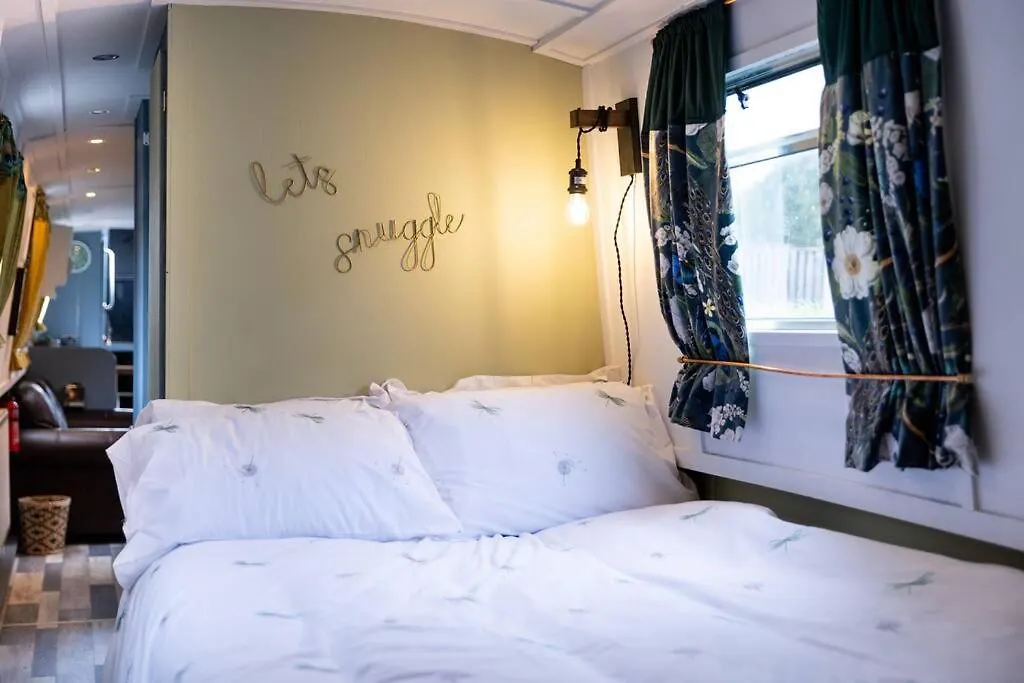 Lazy Days Narrow Boat Hotel Stanley  Stanley (West Yorkshire)